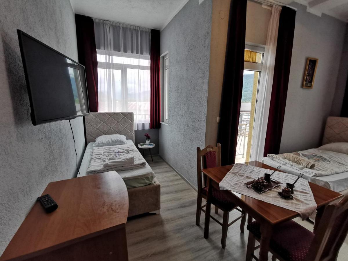 Hotel Rosi Gusinje Exterior photo